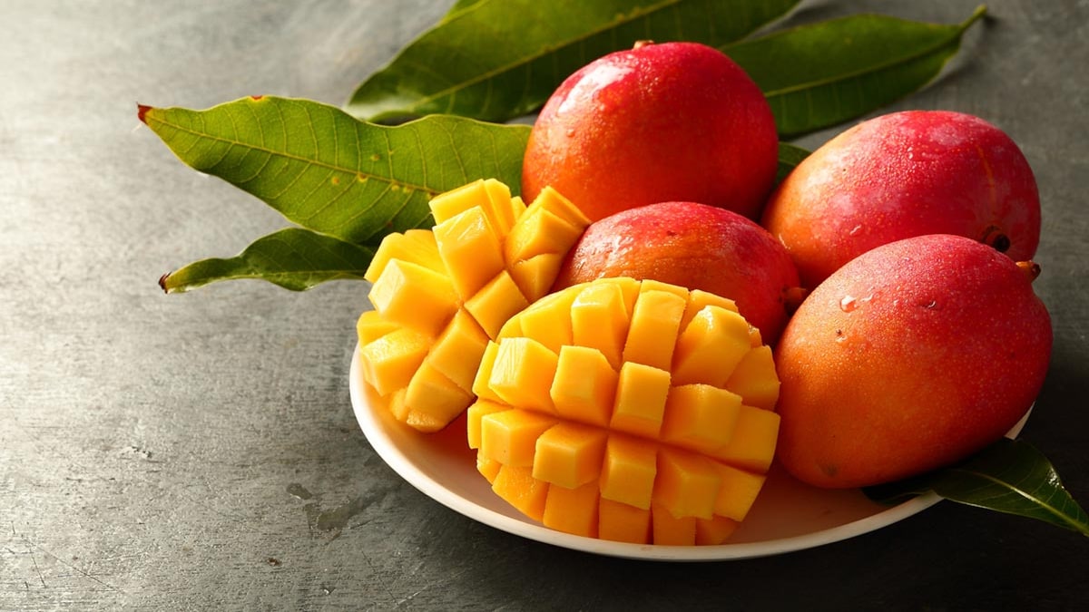 Mango Is Back! Explore 5 Different Styles To Cut A Mango (Option 4 Is Too Pretty To Miss)