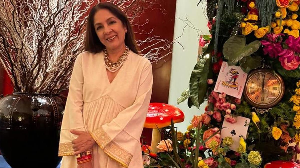 Neena Gupta Indulges In Lip-Smacking Chaat And Leaves Us Drooling!