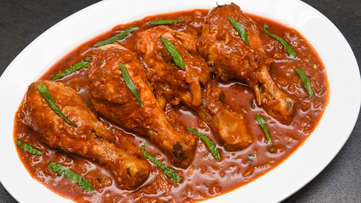 Spice Up Your Weekend With Maharashtrian Kala Masala Chicken. Recipe Inside