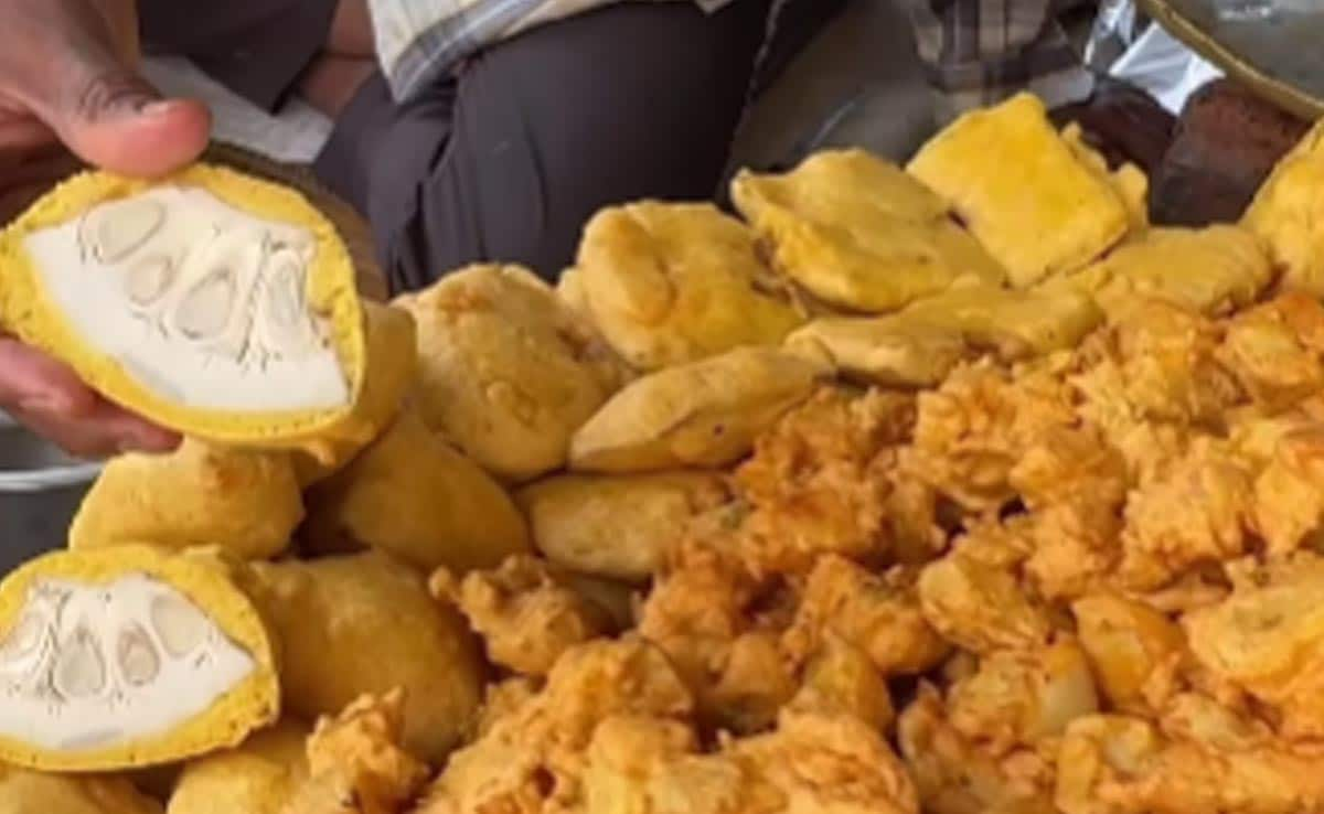 Watch: From Jackfruit To Lotus Stems, This Shop Is Offering 15 Different Kinds Of Fritters