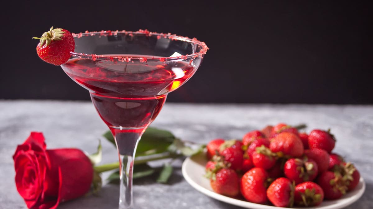 7 Romantic Cocktails To Celebrate Valentine's Day With Your Loved One