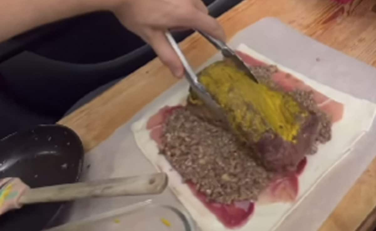 "That's So Dangerous": Internet Is Unimpressed With Man Cooking While Driving