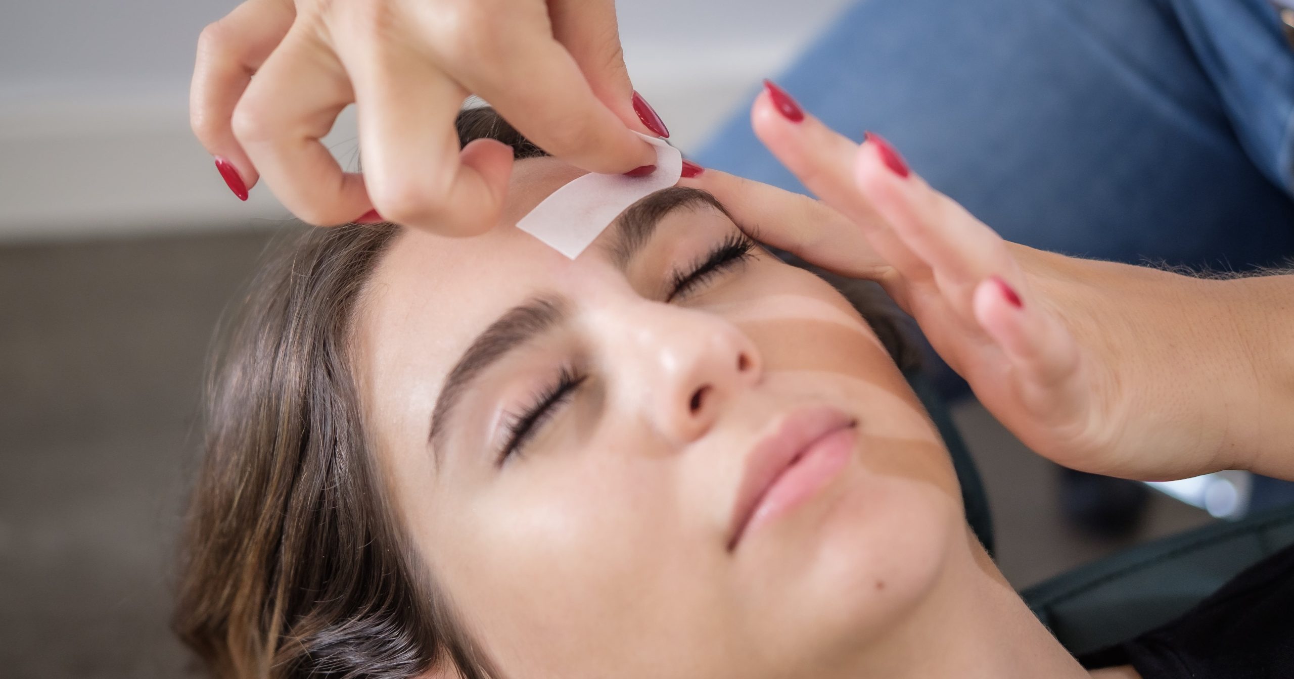 Eyebrow Waxing: The Beginner's At-Home Guide