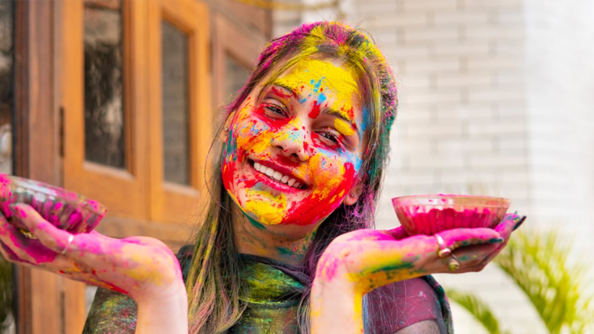 Holi Skin Care: 4 Essential Diet Tips To Prepare Your Skin For Gulaal