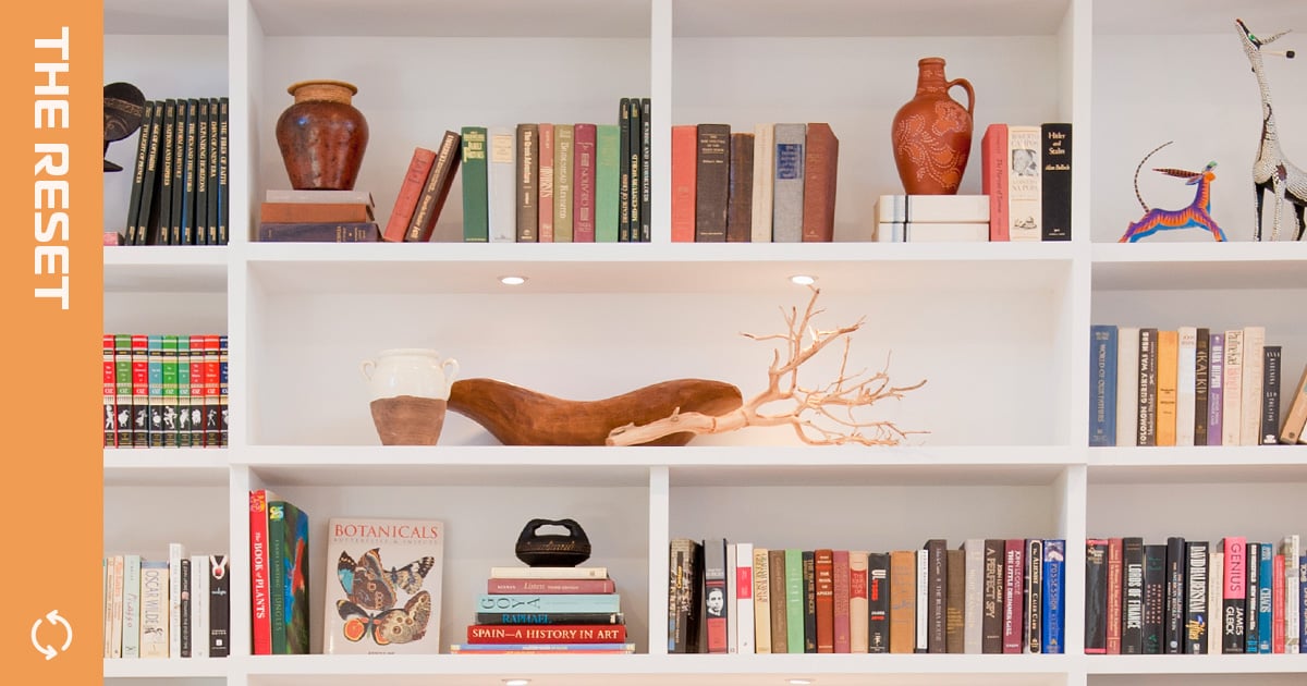 How to Get the "Bookshelf Wealth" Look, According to an Interior Designer