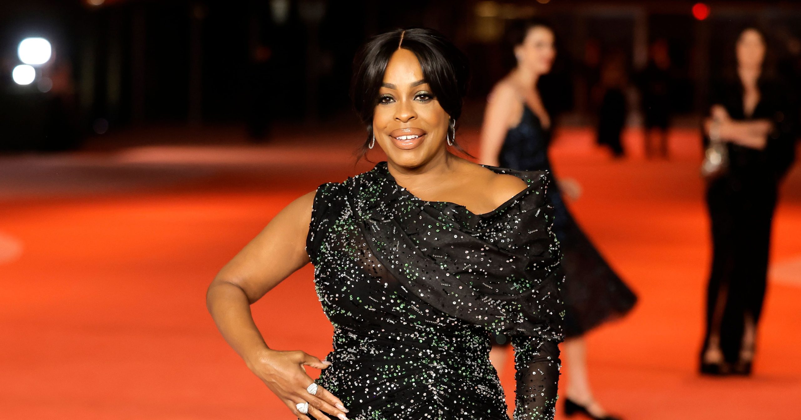 Niecy Nash-Betts Talks Menopause, Hot Flashes, and the Power of Skinny-Dipping