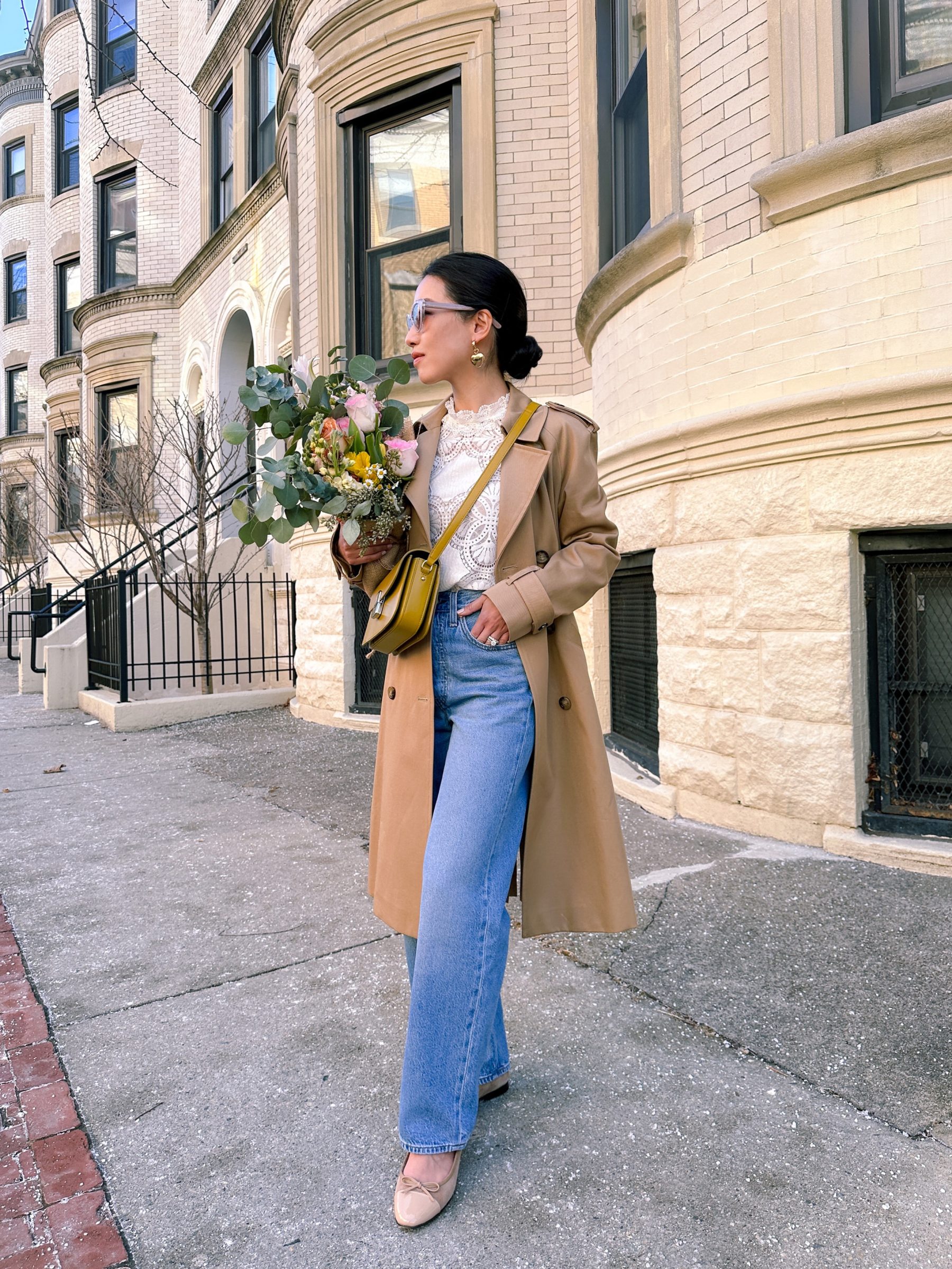 petite spring sezane trench coat blouse mustard bag