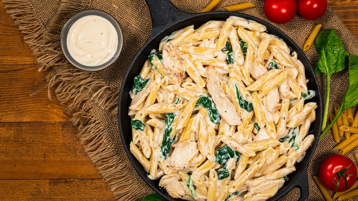 Enjoy Fuss-Free Cooking With This Tasty One-Pot White Sauce Pasta Recipe