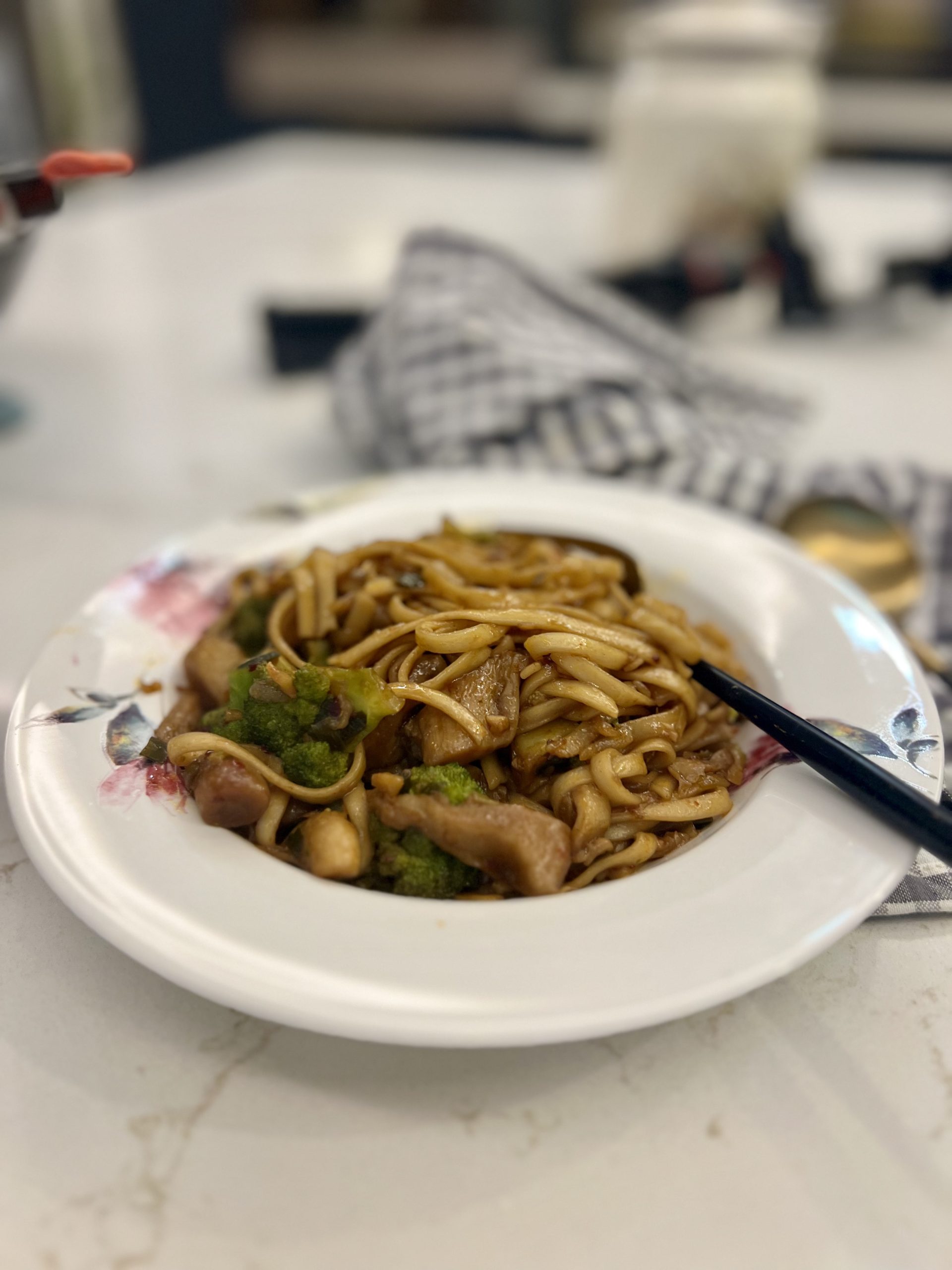 Yaki Udon Noodle Stir Fry with Garlic Mushroom & Broccoli