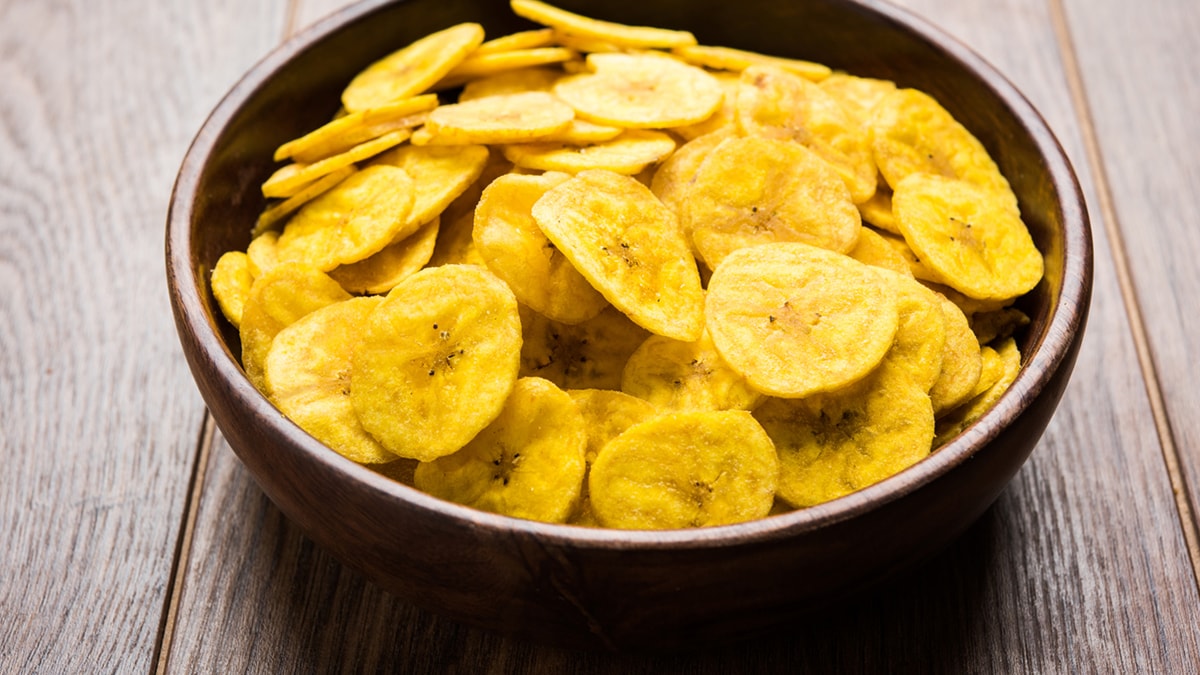 4 Effortless Ways To Whip Up Perfectly Crispy Banana Chips At Home