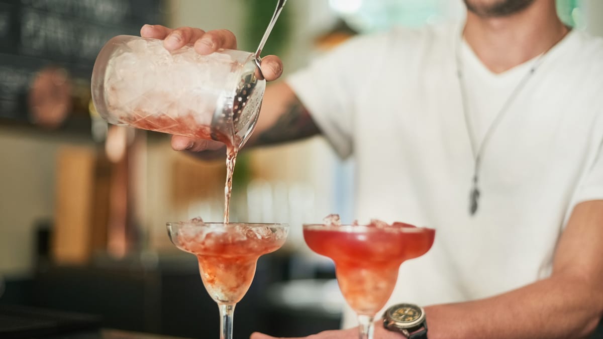 5 Telltale Signs Your Bartender Isn't Making Your Cocktails Properly