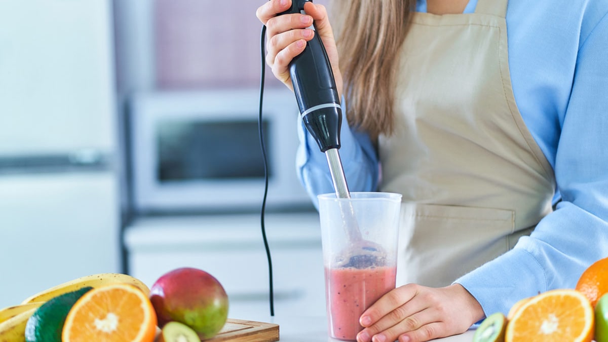 Are Smoothies Really Healthier Than Raw Fruits? An Ayurvedic Expert Reveals All