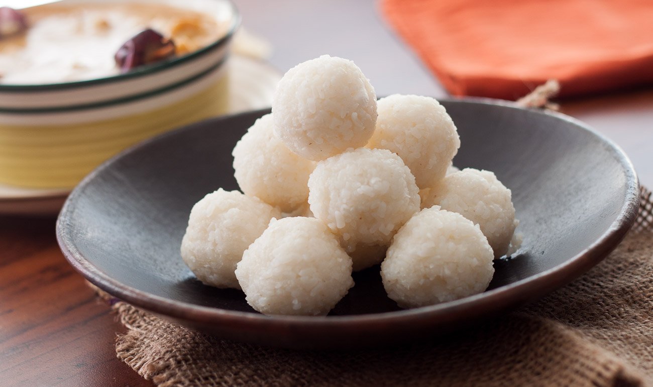 Authentic Coorg Style Kadumbuttu/Kadambuttu Recipe - Steamed Rice Balls Recipe