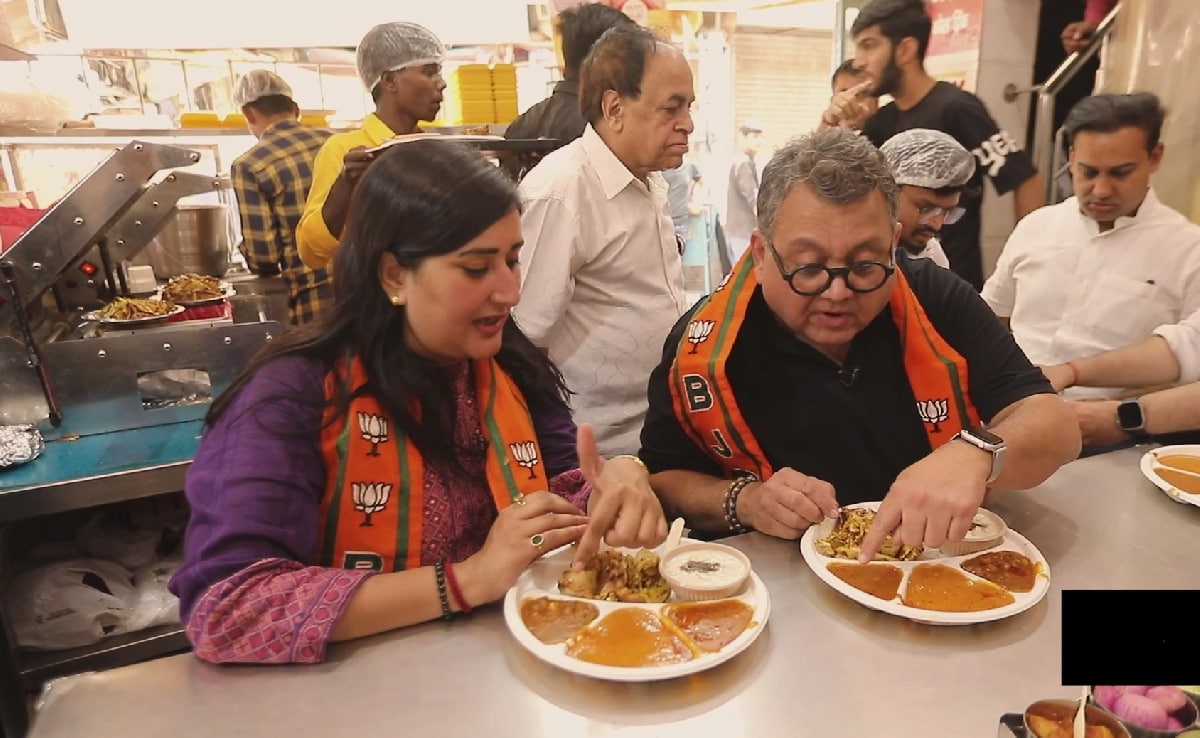 Bansuri Swaraj And Kunal Vijayakar Discuss Politics And Relish Lip-Smacking Street Food In Delhi's Paharganj