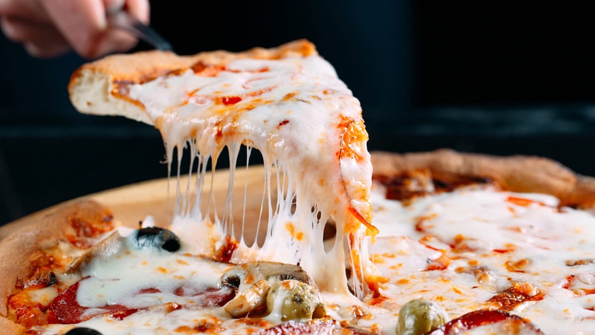 Craving Cheese Burst Pizza? Try This No-Yeast, Oven-Free Domino's-Style Recipe