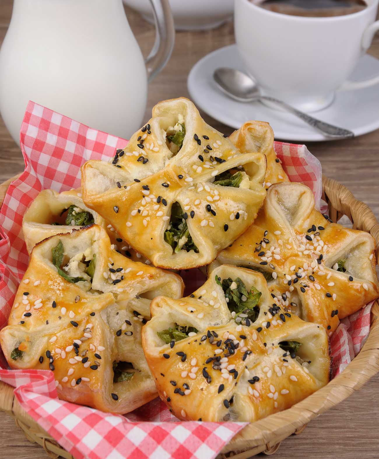 Paneer And Spinach Puff Recipe