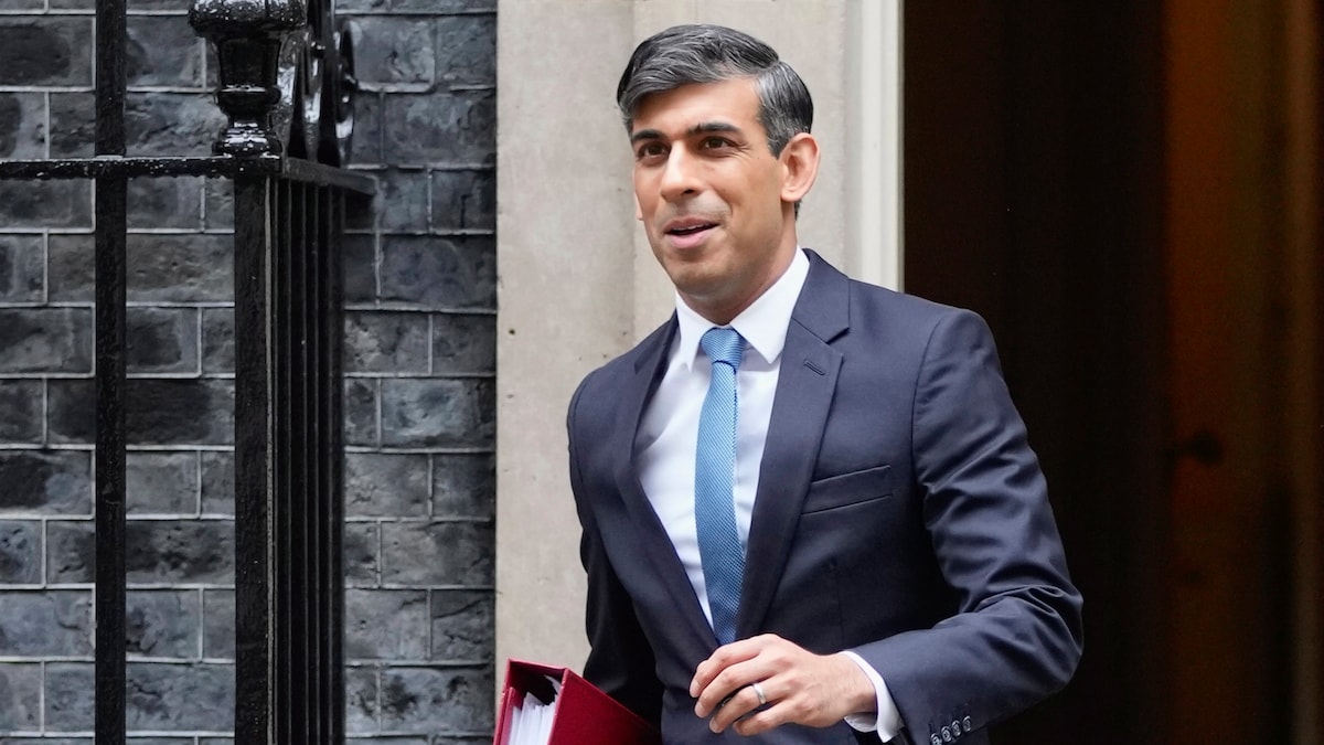 UK PM Rishi Sunak Enjoys Scones With Cream And Jam In Cornwall