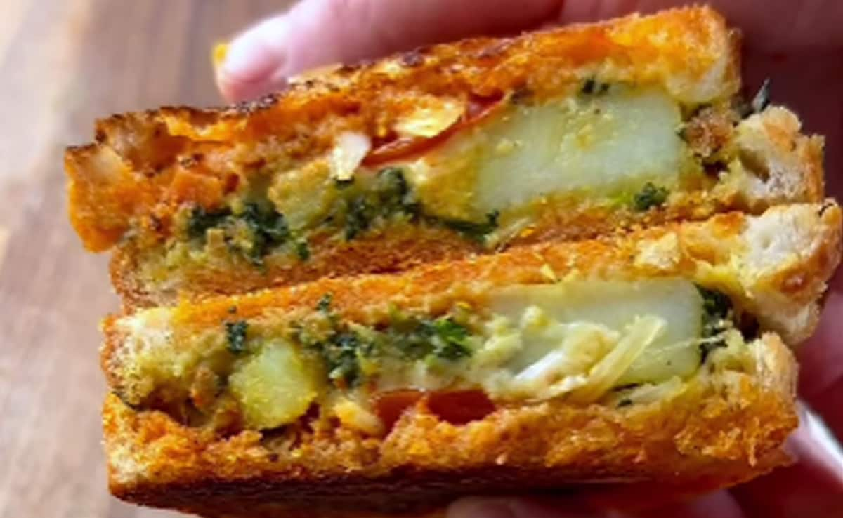 Watch: Aloo Palak Sabzi Sandwich Recipe Made By UK-Based Chef Strikes A Chord With Desis