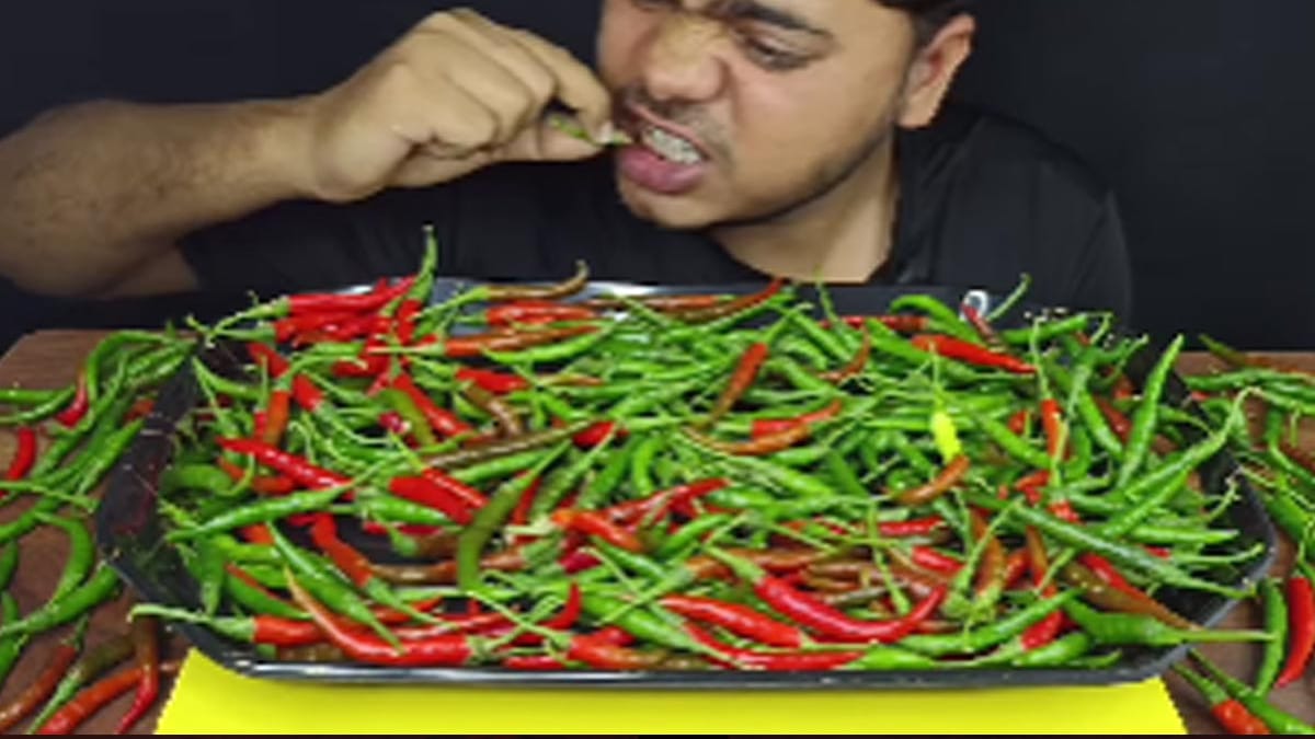 Watch: Delhi Food Vlogger Takes Spice Challenge To Another Level, Eats Plate Full Of Raw Chillies