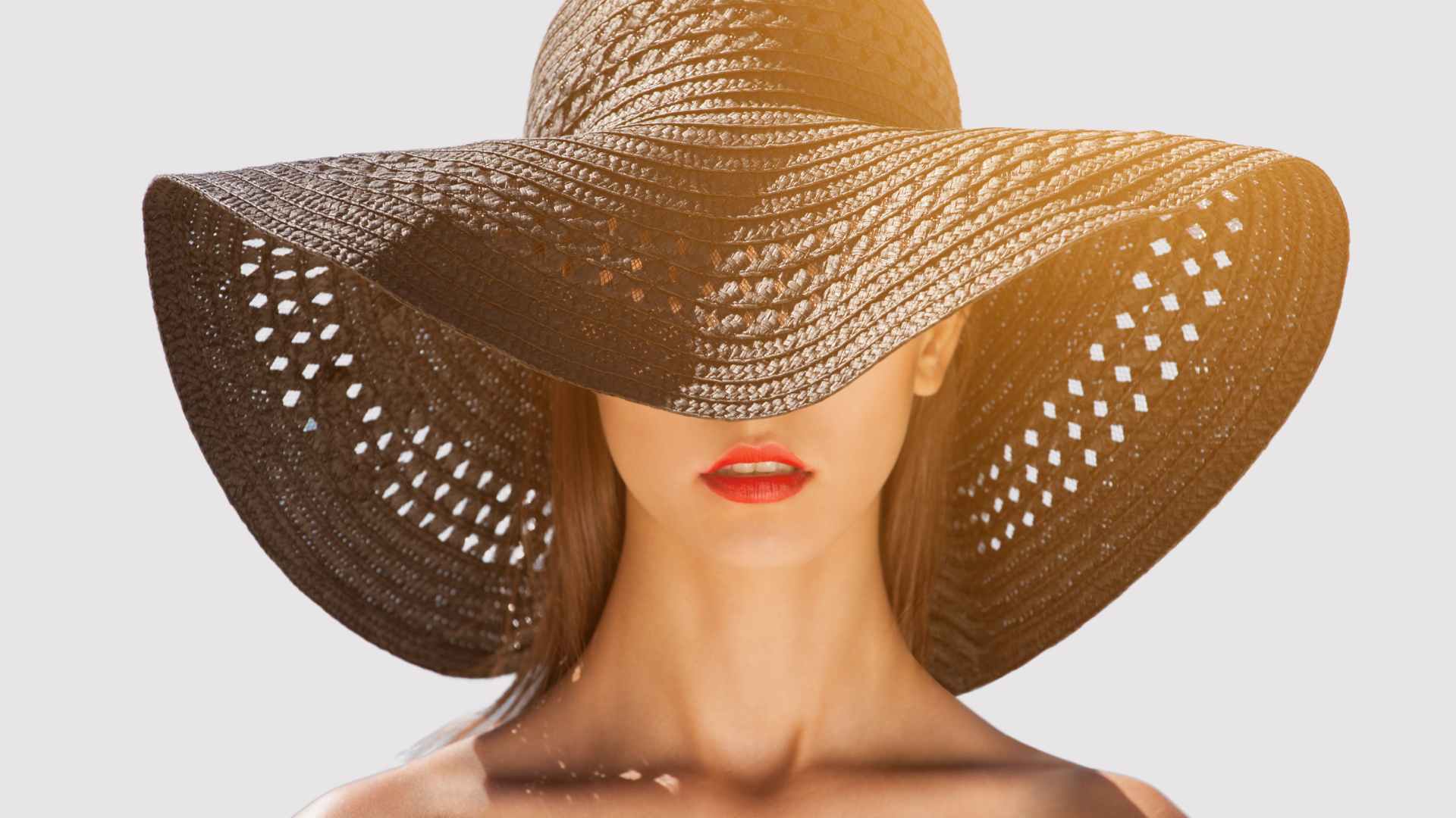 Protect Hair from Split Ends with a sun hat in the midday sun