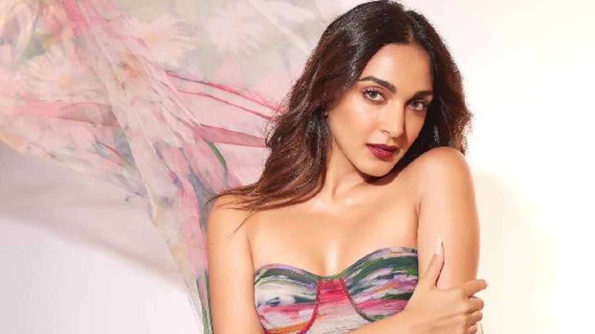 Kiara Advani Celebrates Her 10 Years In Indian Film Industry With Tiramisu Cake