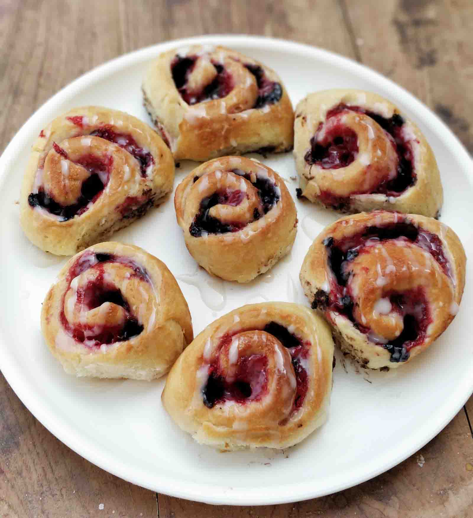 Strawberry & Chocolate Rolls Recipe With Vanilla Glaze